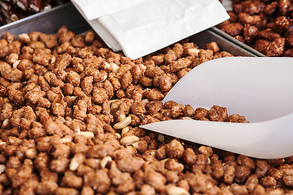 포토 JPG 해외이미지 전통 음식 백그라운드 재료 디저트 사탕 씨앗 사람없음 갈색 이탈리아 견과류 흰색 달콤 설탕 땅콩 해로움 캐러멜 해외202004 해외포토 식물 유럽 컬러 컨셉 맛 파일형식 이미지허브