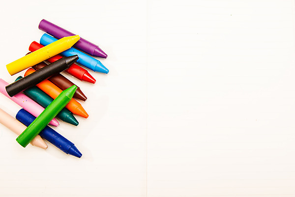 포토 JPG 해외이미지 학생 교육 종이 백그라운드 교실 학교 수업 미술 사람없음 책 컬러풀 연필 우주 공책 페인트 시험 기록 그리기 강의 책상 교과서 그림 크레파스 페이지 문제집 내려보기 해외202004 해외포토 컬러 가구 모션 문화예술 문구용품 학용품 교재 필기구 파일형식 이미지허브