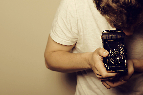 포토 JPG 해외이미지 스튜디오촬영 전신 모델 직업 라이프스타일 응시 남자 청소년 한명 서기 사람 20대 성인 취미 유행 카메라 사진촬영 목도리 장비 수확 잡기 우아함 전문직 사진사 복고 화가 고립 남자한명만 그루밍족 해외202004 해외포토 1 시선 잡화 컨셉 농업 모션 실내 청년 생활 전자제품 뷰티 촬영 작가 남자만 파일형식 이미지허브