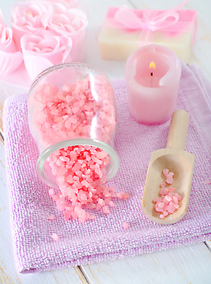 포토 JPG 해외이미지 꽃 리본 분홍색 유리병 사람없음 수건 스파 아로마 스파용품 비누 쏟아짐 향초 아로마테라피 스쿱 해외202004 해외포토 식물 컬러 초 모션 병_용기 위생용품 오브젝트 테라피 파일형식 이미지허브