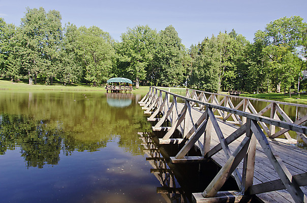 포토 JPG 해외이미지 나무 공원 호수 건축양식 자연 휴식 풍경 사람없음 야외 목재 물 반사 연못 숲 해외202004 해외포토 자연요소 식물 공공시설 건축 컨셉 재료 생태계 파일형식 이미지허브