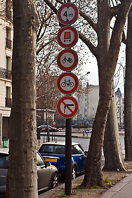 포토 JPG 해외이미지 전통 라이프스타일 유럽 문화 여행 휴가 거리 사람없음 야외 걷기 침묵 프랑스 도시 역사 장면 지역 프랑스어 건너기 길가 단절 옛날 파리(프랑스) 해외202004 해외포토 문자 나라 모션 생활 소리 파일형식 이미지허브