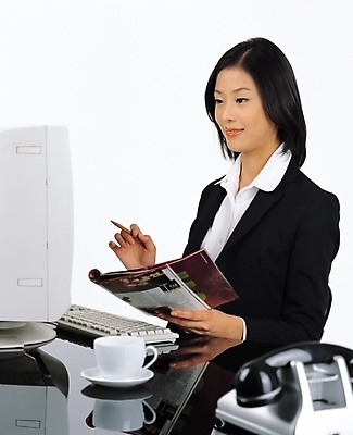 포토 JPG 스튜디오촬영 여자 비즈니스 한명 사람 앉기 상반신 20대 성인 사무실 업무 직장인 사무원 비즈니스우먼 비서 여자만 여자한명만 성인여자만 청년만 청년여자만 성인한명만 청년여자한명만 성인여자한명만 성인만 국내포토 직업 1 모션 실내 청년 작업 파일형식