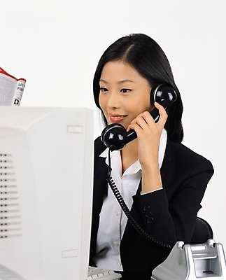 포토 JPG 스튜디오촬영 여자 비즈니스 한명 사람 앉기 상반신 20대 성인 업무 사무원 비즈니스우먼 전화기 텔레마케팅 통화 비서 여자만 여자한명만 성인여자만 청년만 청년여자만 성인한명만 청년여자한명만 성인여자한명만 성인만 국내포토 직업 1 모션 실내 청년 작업 직장인 서비스업 파일형식