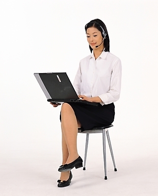 포토 JPG 스튜디오촬영 전신 여자 비즈니스 한명 사람 앉기 20대 성인 노트북 헤드셋 업무 사무원 비즈니스우먼 상담원 상담 텔레마케팅 여자만 여자한명만 성인여자만 청년만 청년여자만 성인한명만 청년여자한명만 성인여자한명만 성인만 국내포토 직업 1 음향기기 모션 실내 청년 전자제품 헤드폰 작업 직장인 서비스업 파일형식