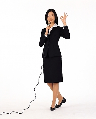 포토 JPG 스튜디오촬영 전신 여자 비즈니스 한명 서기 사람 손짓 20대 성인 사무원 비즈니스우먼 발표 OK 아나운서 사회자 프레젠테이션 마이크 비서 진행 여자만 여자한명만 성인여자만 청년만 청년여자만 성인한명만 청년여자한명만 성인여자한명만 성인만 국내포토 직업 1 음향기기 모션 실내 청년 직장인 파일형식