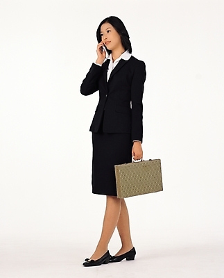 포토 JPG 스튜디오촬영 전신 여자 과학 서류가방 비즈니스 정보통신 한명 서기 사람 정장 20대 성인 스마트폰 치마 통신기기 직장인 비즈니스우먼 전화기 통화 여자만 여자한명만 성인여자만 청년만 청년여자만 성인한명만 청년여자한명만 성인여자한명만 성인만 국내포토 직업 1 옷 가방 통신 모션 하의 실내 청년 핸드폰 스마트기기 기계 정보 파일형식