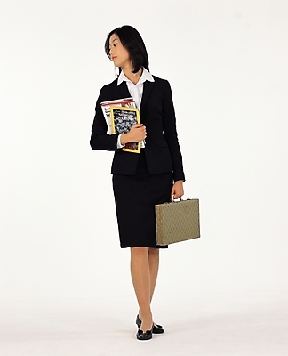포토 JPG 스튜디오촬영 전신 여자 서류가방 비즈니스 한명 서기 사람 정장 20대 성인 치마 직장인 비즈니스우먼 문서 여자만 여자한명만 성인여자만 청년만 청년여자만 성인한명만 청년여자한명만 성인여자한명만 성인만 국내포토 직업 1 옷 가방 모션 하의 실내 청년 파일형식