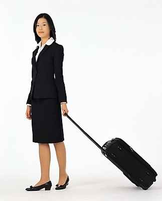 포토 JPG 스튜디오촬영 전신 여자 서류가방 가방 비즈니스 한명 서기 사람 정장 20대 성인 치마 캐리어 직장인 비즈니스우먼 여자만 여자한명만 성인여자만 청년만 청년여자만 성인한명만 청년여자한명만 성인여자한명만 성인만 국내포토 직업 1 잡화 옷 모션 하의 실내 청년 여행가방 파일형식