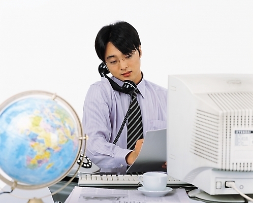 포토 JPG 스튜디오촬영 남자 비즈니스 한명 사람 앉기 정장 상반신 20대 성인 앞모습 컴퓨터 사무실 지구본 직장인 비즈니스맨 커피잔 전화기 통화 남자만 남자한명만 성인남자만 청년만 청년남자만 청년남자한명만 성인한명만 성인남자한명만 성인만 국내포토 직업 1 옷 커피 뷰포인트 모션 잔 실내 청년 전자제품 파일형식