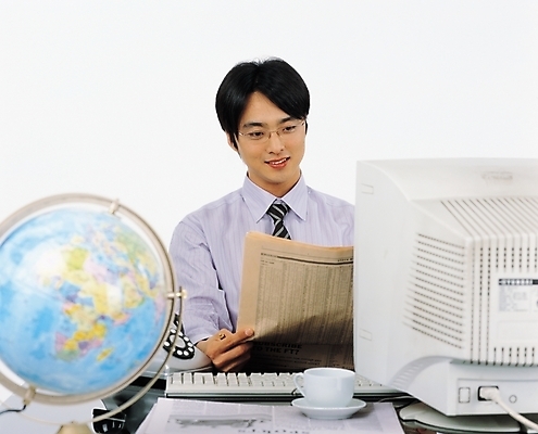 포토 JPG 스튜디오촬영 남자 비즈니스 한명 사람 앉기 정장 상반신 20대 성인 컴퓨터 사무실 지구본 직장인 비즈니스맨 신문 커피잔 남자만 남자한명만 성인남자만 청년만 청년남자만 청년남자한명만 성인한명만 성인남자한명만 성인만 국내포토 직업 1 옷 커피 모션 잔 실내 청년 간행물 전자제품 뉴스 파일형식