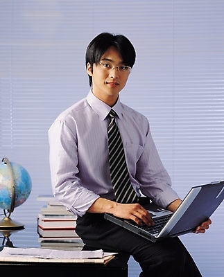 포토 JPG 남자 회사 비즈니스 실내 한명 사람 앉기 정장 상반신 20대 성인 앞모습 노트북 사무실 직장인 비즈니스맨 남자만 남자한명만 성인남자만 청년만 청년남자만 청년남자한명만 성인한명만 성인남자한명만 성인만 국내포토 직업 1 옷 뷰포인트 모션 청년 내부 전자제품 파일형식