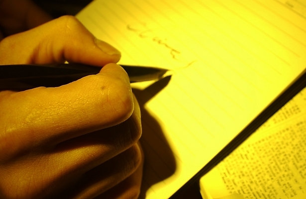 포토 JPG 손 백그라운드 신체 비즈니스 사람 근접촬영 신체부위 펜 사무용품 공책 기록 오브젝트 사전 영어사전 국내포토 뷰포인트 문구용품 책 필기구 파일형식