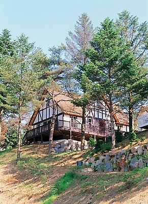 포토 JPG 주간 시설물 건축 여행 백그라운드 휴가 휴식 주택 풍경 사람없음 야외 건물 별장 휴양지 펜션 민박 민박집 국내포토 자연요소 건축물 컨셉 숙소 장소 파일형식