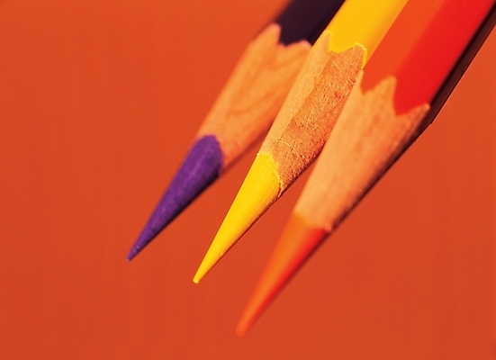 포토 JPG 스튜디오촬영 컬러 백그라운드 문구용품 색연필 실내 근접촬영 사람없음 필기구 연필 사무용품 세개 오브젝트 세자루 국내포토 뷰포인트 학용품 3 내부 파일형식