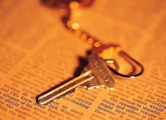 포토 JPG 스튜디오촬영 생활용품 백그라운드 비즈니스 열쇠 실내 근접촬영 사람없음 하이앵글 한개 신문 오브젝트 보안장치 소지품 열쇠꾸러미 국내포토 1 뷰포인트 내부 간행물 장비 뉴스 보안 파일형식