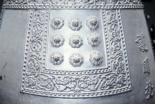 포토 JPG 종교 외국문화 불교 유적 유물 한국 근접촬영 사람없음 야외 회색 종 범종 국내포토 전통 아시아 문화 뷰포인트 컬러 파일형식