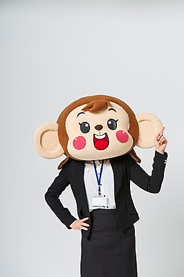 포토 JPG 스튜디오촬영 여자 허리손 생각 실내 한명 서기 미소 웃음 정장 상반신 20대 성인 앞모습 한국인 검지손가락 원숭이 비즈니스우먼 원숭이캐릭터 사원증 동물탈 원숭이머리 인형탈 여자만 청년여자한명만 성인여자한명만 국내포토 1 옷 뷰포인트 동물캐릭터 포즈 비즈니스 포유류 손가락 모션 표정 사람 동양인 청년 내부 직장인 탈 여자한명만 성인여자만 청년여자만 파일형식