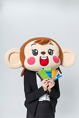 포토 JPG 스튜디오촬영 여자 실내 한명 서기 미소 웃음 들기 정장 상반신 20대 성인 앞모습 여러개 저축 한국인 원숭이 비즈니스우먼 통장 원숭이캐릭터 동물탈 원숭이머리 인형탈 여자만 청년여자한명만 성인여자한명만 금융의날 국내포토 1 옷 뷰포인트 동물캐릭터 다수 비즈니스 포유류 모션 표정 사람 동양인 청년 내부 금융 직장인 탈 여자한명만 성인여자만 청년여자만 파일형식 법정기념일