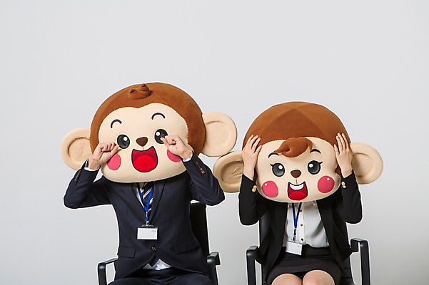 포토 JPG 스튜디오촬영 여자 남자 스트레스 실내 앉기 정장 상반신 20대 성인 두명 앞모습 한국인 구직 슬픔 원숭이 비즈니스맨 비즈니스우먼 울음 고민 면접 취업준비생 갈등 원숭이캐릭터 사무실의자 사원증 동물탈 원숭이머리 인형탈 청년만 성인만 국내포토 옷 감정 뷰포인트 동물캐릭터 컨셉 의자 비즈니스 포유류 모션 표정 사람 동양인 청년 내부 직장인 탈 파일형식