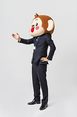 포토 JPG 스튜디오촬영 전신 남자 허리손 악수 실내 한명 서기 미소 웃음 정장 20대 성인 옆모습 한국인 원숭이 비즈니스맨 손내밀기 원숭이캐릭터 사원증 동물탈 원숭이머리 인형탈 남자만 청년남자한명만 성인남자한명만 국내포토 1 옷 뷰포인트 동물캐릭터 포즈 비즈니스 포유류 모션 표정 사람 동양인 손짓 청년 내부 직장인 탈 남자한명만 성인남자만 청년남자만 파일형식