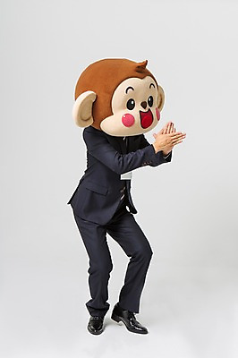 포토 JPG 스튜디오촬영 전신 남자 실내 한명 서기 미소 웃음 정장 20대 성인 옆모습 한국인 원숭이 비즈니스맨 손모으기 원숭이캐릭터 아부 동물탈 원숭이머리 인형탈 남자만 청년남자한명만 성인남자한명만 국내포토 1 옷 뷰포인트 동물캐릭터 비즈니스 포유류 모션 표정 사람 동양인 손짓 청년 내부 직장인 탈 남자한명만 성인남자만 청년남자만 파일형식