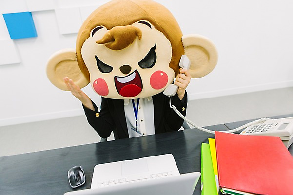 포토 JPG 여자 회사 실내 한명 앉기 정장 손짓 상반신 20대 성인 앞모습 노트북 사무실 한국인 분노 원숭이 비즈니스우먼 유선전화기 수화기 파일 통화 원숭이캐릭터 동물탈 원숭이머리 인형탈 여자만 청년여자한명만 성인여자한명만 국내포토 1 옷 감정 뷰포인트 동물캐릭터 비즈니스 포유류 모션 사람 동양인 청년 내부 전자제품 직장인 전화기 탈 여자한명만 성인여자만 청년여자만 파일형식