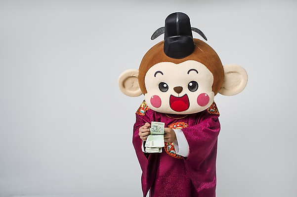 포토 JPG 스튜디오촬영 남자 신랑 결혼 지폐 실내 한명 미소 웃음 들기 상반신 20대 성인 앞모습 한국인 원숭이 만원 돈다발 한복 전통혼례 혼례복 원숭이캐릭터 돈세기 동물탈 원숭이머리 인형탈 남자만 청년남자한명만 성인남자한명만 국내포토 1 한국전통 뷰포인트 동물캐릭터 돈 포유류 모션 표정 사람 동양인 이벤트 청년 내부 전통의상 전통의례 탈 세기 남자한명만 성인남자만 청년남자만 파일형식