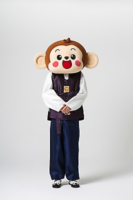 포토 JPG 스튜디오촬영 전신 남자 실내 한명 서기 미소 웃음 20대 성인 앞모습 한국인 원숭이 인사 한복 손모으기 원숭이캐릭터 동물탈 배꼽인사 원숭이머리 인형탈 남자만 청년남자한명만 성인남자한명만 국내포토 1 한국전통 뷰포인트 동물캐릭터 포유류 모션 표정 사람 동양인 손짓 청년 내부 예절 전통의상 탈 남자한명만 성인남자만 청년남자만 파일형식