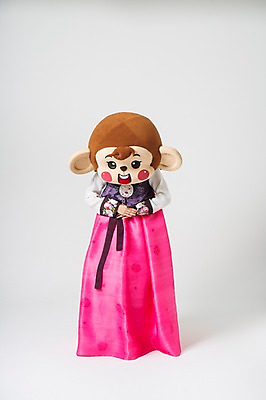 포토 JPG 스튜디오촬영 전신 여자 실내 허리숙이기 한명 서기 미소 웃음 20대 성인 앞모습 한국인 원숭이 인사 한복 손모으기 원숭이캐릭터 동물탈 배꼽인사 원숭이머리 인형탈 여자만 청년여자한명만 성인여자한명만 국내포토 1 한국전통 뷰포인트 동물캐릭터 포유류 모션 표정 숙이기 사람 동양인 손짓 청년 내부 예절 전통의상 탈 여자한명만 성인여자만 청년여자만 파일형식