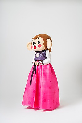 포토 JPG 스튜디오촬영 전신 여자 실내 한명 서기 미소 웃음 20대 성인 옆모습 한국인 원숭이 인사 한복 손모으기 원숭이캐릭터 동물탈 배꼽인사 원숭이머리 인형탈 여자만 청년여자한명만 성인여자한명만 국내포토 1 한국전통 뷰포인트 동물캐릭터 포유류 모션 표정 사람 동양인 손짓 청년 내부 예절 전통의상 탈 여자한명만 성인여자만 청년여자만 파일형식