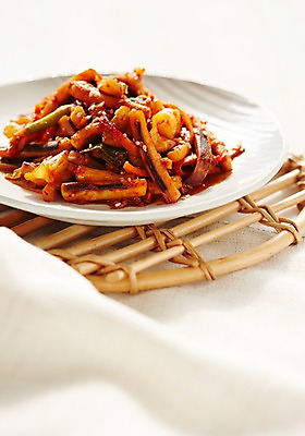 포토 JPG 스튜디오촬영 접시 어패류 실내 요리 사람없음 해산물 오징어볶음 오징어요리 국내포토 동물 식기 음식 내부 볶음 파일형식