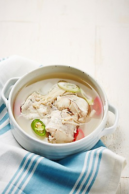 포토 JPG 스튜디오촬영 실내 요리 사람없음 냄비 명태 천 해산물 명태찌개 명태국 국내포토 한식 내부 직물 솥 생태_생선 찌개 국 파일형식