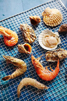 포토 JPG 스튜디오촬영 식재료 어패류 새우 실내 요리 사람없음 굴 소라 그릴 해산물 가리비 새우구이 석쇠구이 생새우 국내포토 동물 주방용품 조개 갑각류 내부 구이 파일형식