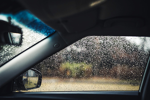 포토 JPG 주간 백그라운드 창문 자동차 풍경 사람없음 야외 가을 비 빗방울 차안 흐림 국내포토 자연요소 계절 육상교통 날씨 비_날씨 파일형식