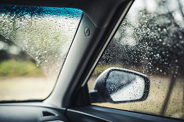 포토 JPG 주간 백그라운드 창문 자동차 풍경 사람없음 야외 가을 비 빗방울 차안 흐림 사이드미러 국내포토 자연요소 계절 육상교통 날씨 비_날씨 파일형식