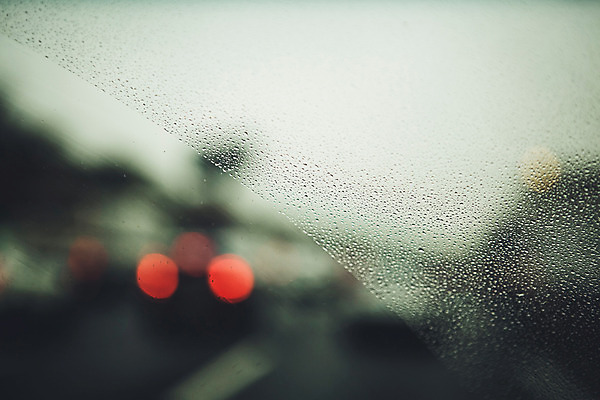 포토 JPG 주간 백그라운드 창문 자동차 풍경 사람없음 야외 가을 비 빗방울 차안 흐림 국내포토 자연요소 계절 육상교통 날씨 비_날씨 파일형식