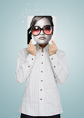 PSD 편집이미지 여자 남자 얼굴 사각프레임 들기 상반신 성인 두명 앞모습 선글라스 체크무늬 체크셔츠 안경낌 이미지편집 안경 뷰포인트 셔츠 무늬 모션 프레임 사람 신체부위 사각형 파일형식