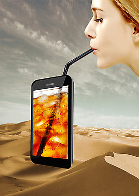 PSD 백인 구름 편집이미지 여자 모래 하늘 빨대 한명 상반신 20대 성인 옆모습 신체부위 스마트폰 머리 사막 마시기 아이스커피 성인여자한명만 이미지편집 자연요소 서양인 1 커피 뷰포인트 모션 사람 청년 핸드폰 스마트기기 여자한명만 성인여자만 파일형식