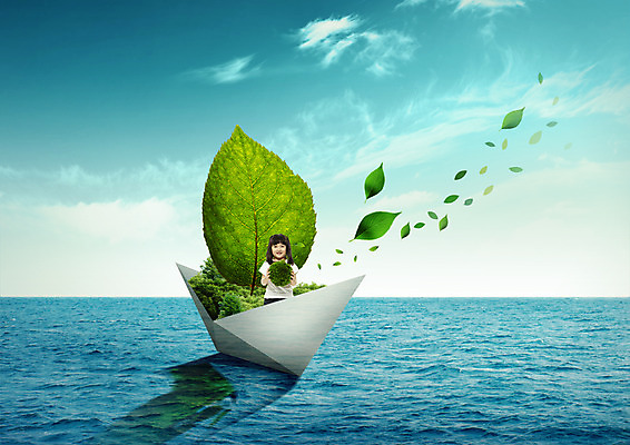 PSD 구름 편집이미지 여자 바다 하늘 나뭇잎 항해 한명 들기 상반신 앞모습 자연보호 환경 그린캠페인 유치원생 한국인 종이배 잔디공 이미지편집 자연요소 1 어린이 캠페인 뷰포인트 잎 배_교통 공 모션 자연 사람 동양인 보호 종이접기 파일형식