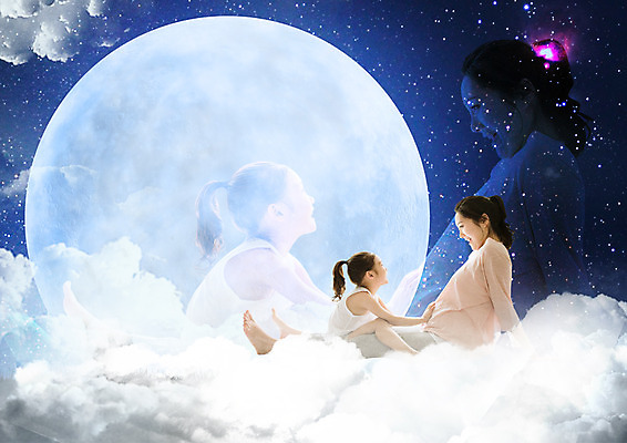 전신 PSD 구름 편집이미지 여자 딸 어린이 가족 밤하늘 엄마 앉기 성인 두명 옆모습 30대 마주보기 임산부 한국인 보름달 마주앉기 이미지편집 자연요소 뷰포인트 관계 모션 하늘 사람 동양인 장년 임신 달 야간 파일형식