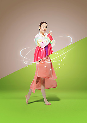 전신 PSD 편집이미지 원피스 여자 맨발 한명 서기 20대 성인 옆모습 치마 한국인 한복 반쪽 손모으기 성인여자한명만 이미지편집 1 한국전통 옷 뷰포인트 모션 발 하의 사람 동양인 손짓 청년 전통의상 여자한명만 성인여자만 파일형식