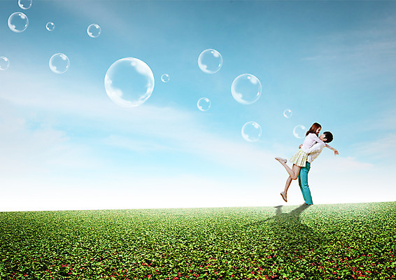 전신 PSD 편집이미지 커플 여자 남자 잔디 상반신 20대 성인 두명 옆모습 한국인 비눗방울 들어올리기 이미지편집 식물 뷰포인트 관계 모션 사람 동양인 청년 파일형식