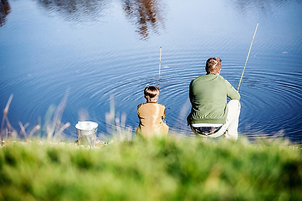포토 JPG 주간 서양인 남자 아들 어린이 낚시 성인 야외 두명 뒷모습 강 바구니 낚시용품 아빠 낚싯대 부자지간 국내포토 자연요소 외국인 뷰포인트 가족 레저 사람 파일형식