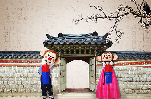 PSD 편집이미지 여자 남자 새해 서기 들기 20대 성인 두명 앞모습 한국인 나뭇가지 원숭이 한복 청사초롱 매화 대문 원숭이캐릭터 동물탈 인형탈 청년만 성인만 기와담장 이미지편집 나무 한국전통 꽃 뷰포인트 동물캐릭터 포유류 모션 기와 사람 동양인 청년 담장 문 전통의상 탈 초롱 파일형식