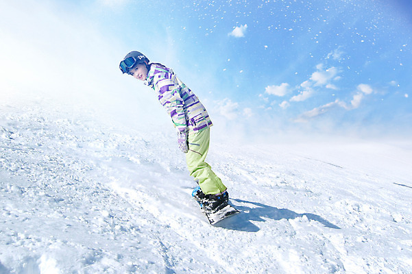 JPG 주간 구름 편집이미지 여자 겨울 하늘 스키장 한명 20대 성인 야외 한국인 눈 스노우보드 디지털합성 스노보드복 디지털아트 성인여자만 편집실사 자연요소 1 계절 날씨 사람 동양인 청년 보드_스포츠 CG 여자만 성인만 파일형식