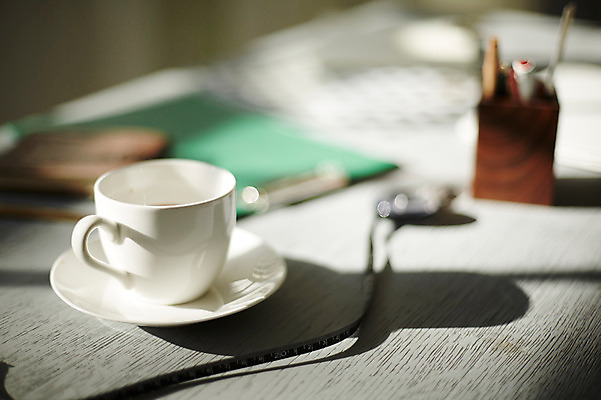 포토 JPG 스튜디오촬영 실내 사람없음 아웃포커스 사무실 커피잔 책상 국내포토 커피 가구 비즈니스 잔 촬영기법 내부 파일형식