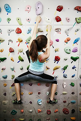 포토 JPG 전신 여자 실내 매달리기 한명 20대 성인 뒷모습 레포츠 운동복 운동 한국인 암벽 열정 암벽등반 클라이밍 싱글라이프 성인여자한명만 국내포토 1 라이프스타일 옷 감정 뷰포인트 모션 레저 건강 사람 동양인 청년 내부 등산 등반 여자한명만 성인여자만 파일형식