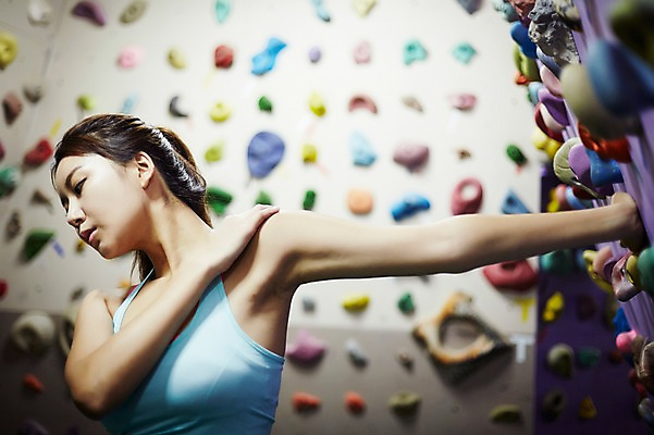 포토 JPG 여자 실내 한명 서기 상반신 20대 성인 앞모습 레포츠 운동복 운동 스트레칭 한국인 암벽 열정 암벽등반 클라이밍 싱글라이프 성인여자한명만 국내포토 1 라이프스타일 옷 감정 뷰포인트 모션 레저 건강 사람 동양인 청년 내부 등산 등반 여자한명만 성인여자만 파일형식