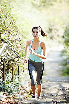 포토 JPG 주간 전신 공원 여자 한명 20대 성인 야외 앞모습 운동복 달리기 운동 한국인 열정 싱글라이프 성인여자한명만 국내포토 자연요소 1 라이프스타일 옷 공공시설 감정 뷰포인트 모션 건강 사람 동양인 청년 여자한명만 성인여자만 파일형식